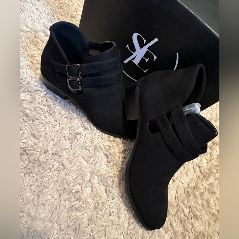 Size 8 black booties